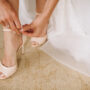 zapatos de boda invitada beige
